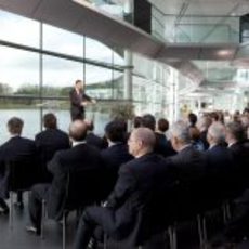David Cameron habla en el McLaren Technology Centre