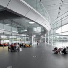 Los monoplazas de McLaren decoran la sede del equipo en Woking