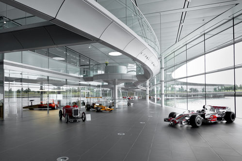 Los monoplazas de McLaren decoran la sede del equipo en Woking