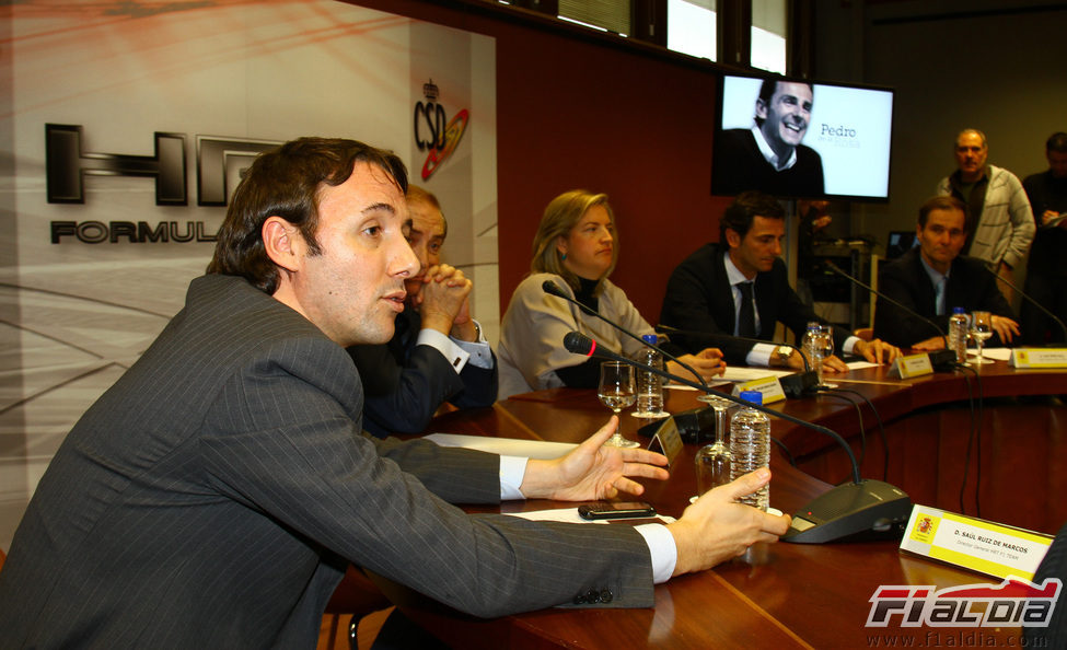 Saúl Ruiz de Marcos responde a las preguntas de la prensa sobre HRT