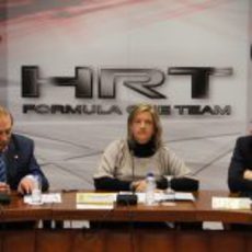 Carlos Gracia, Matilde García y Pedro de la Rosa en la presentación de Madrid