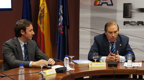 Saúl Ruiz de Marcos y Carlos Gracia en la rueda de prensa de HRT en Madrid