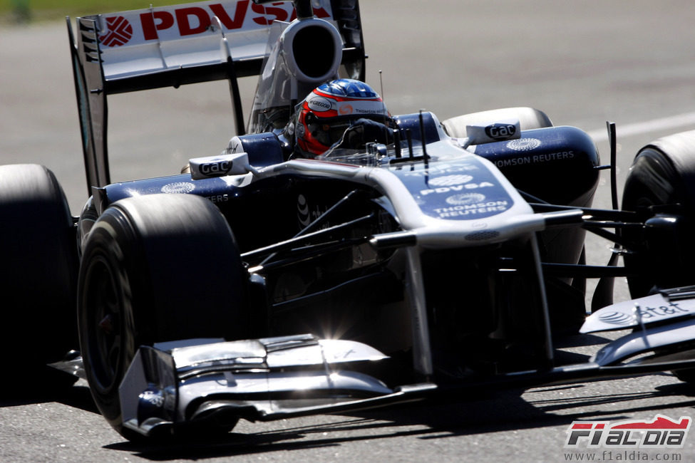 Bortolotti rueda con el Williams en los test de Abu Dabi 2011