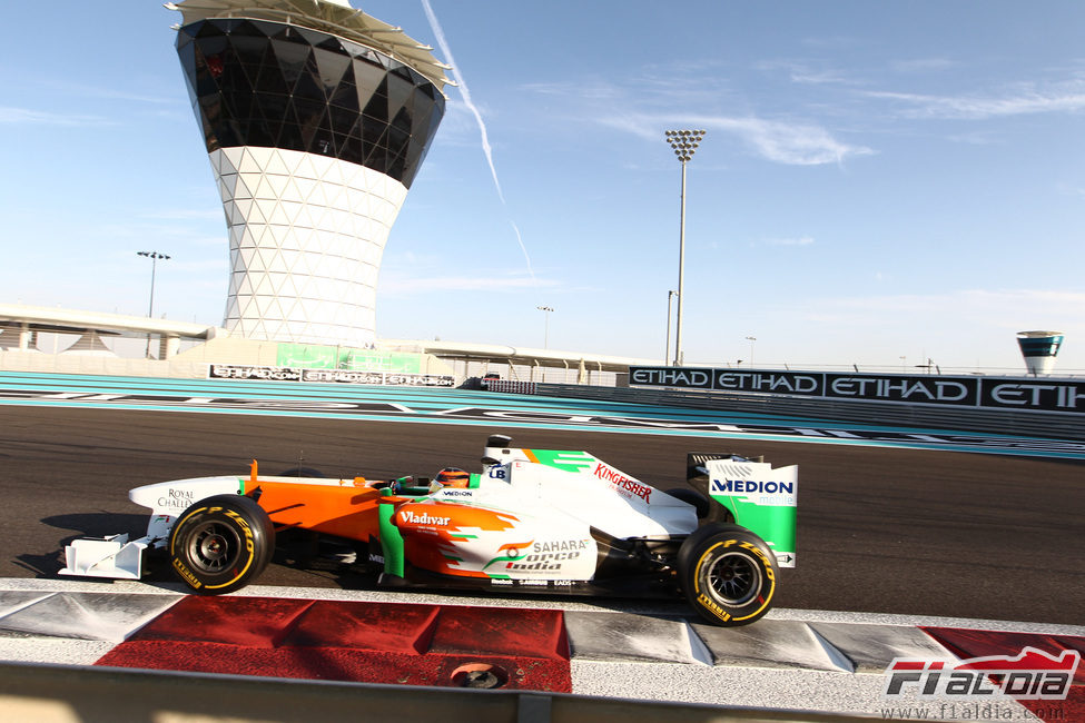 Max Chilton al volante del Force India en Yas Marina