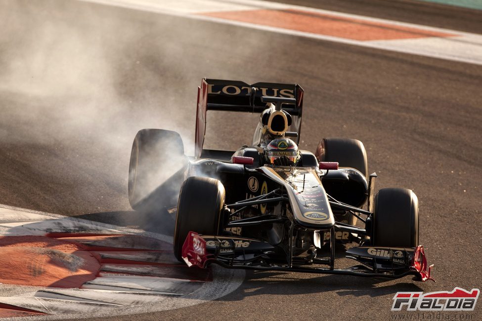 Jan Charouz bloquea neumáticos en el circuito de Yas Marina