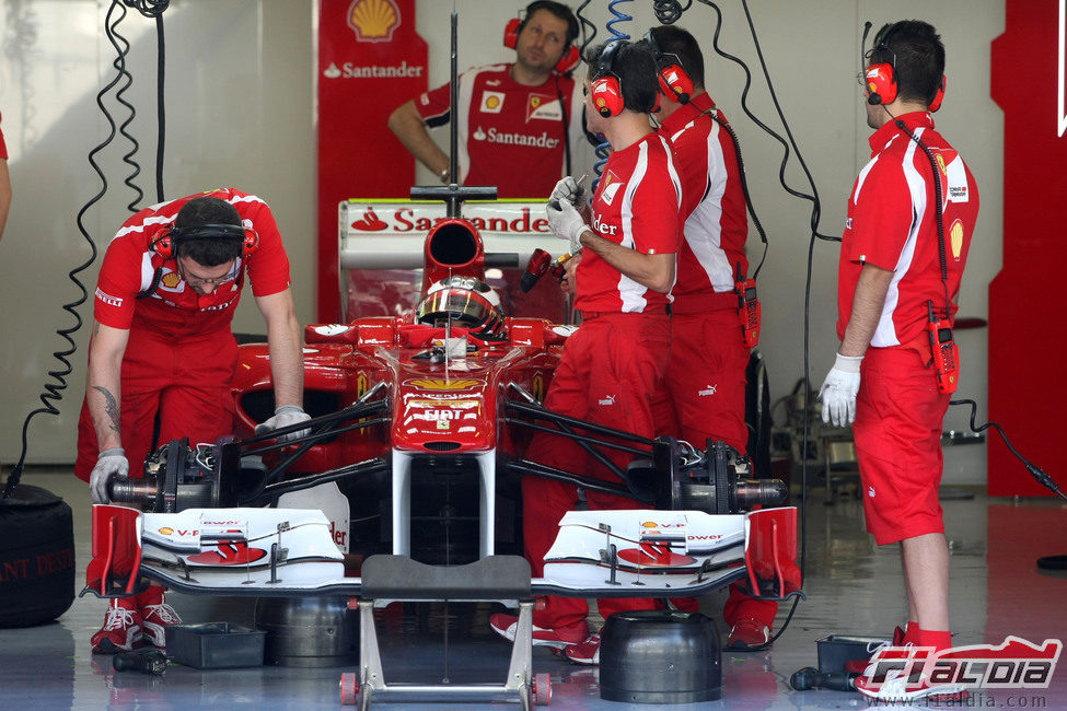 Bianchi en el box de Ferrari en Yas Marina