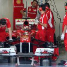 Bianchi en el box de Ferrari en Yas Marina