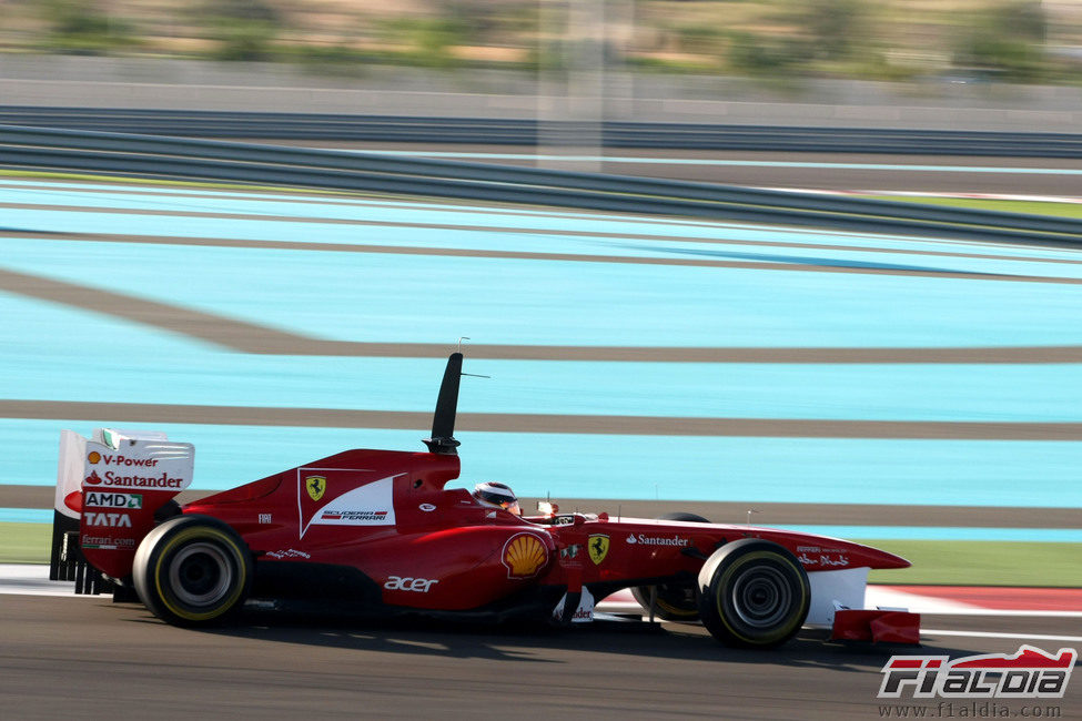 Jules Bianchi en el 150º Italia en los test de Yas Marina