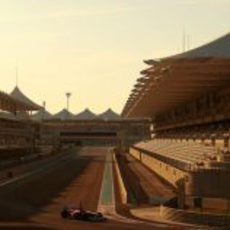 Bianchi en la frenada de la primera curva de Yas Marina