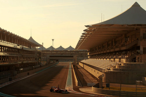 Bianchi en la frenada de la primera curva de Yas Marina