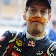 Sebastian Vettel se pone bigote en Interlagos