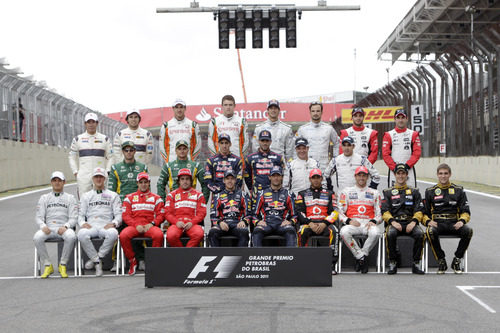 Foto de familia de los pilotos de final de temporada 2011