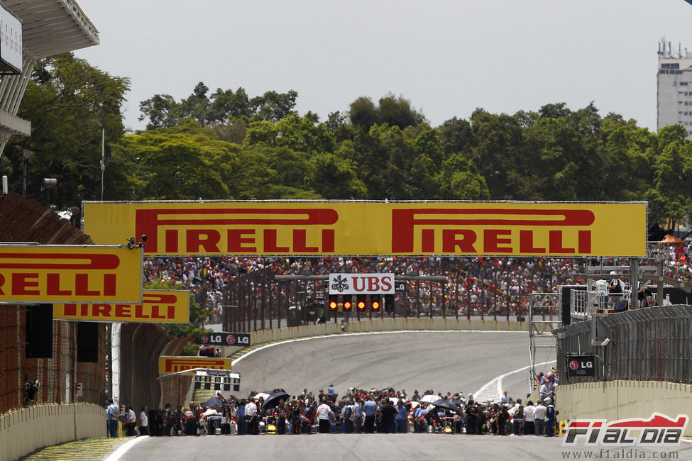 Se prepara la parrilla de salida del GP de Brasil 2011