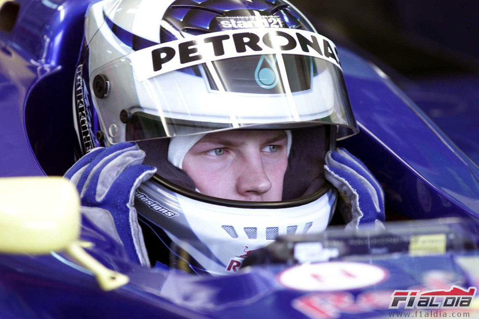 Kimi Räikkönen se prepara para rodar con su primer monoplaza de Fórmula 1