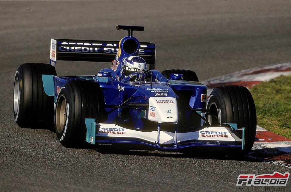 Räikkönen rueda en los test de Barcelona 2001 con el Sauber