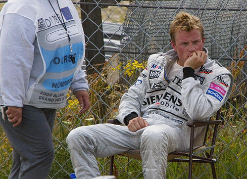 Kimi Räikkönen tras su abandono en el GP de Alemania 2003
