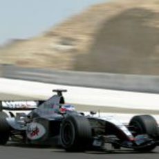 El McLaren de Kimi Räikkönen en el GP de Baréin 2004