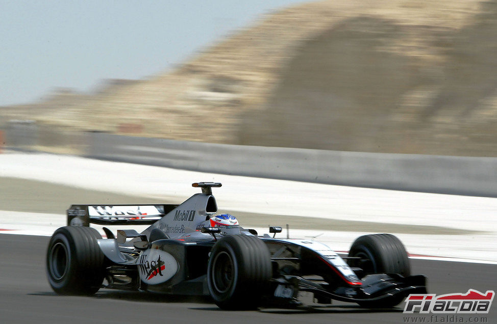 El McLaren de Kimi Räikkönen en el GP de Baréin 2004