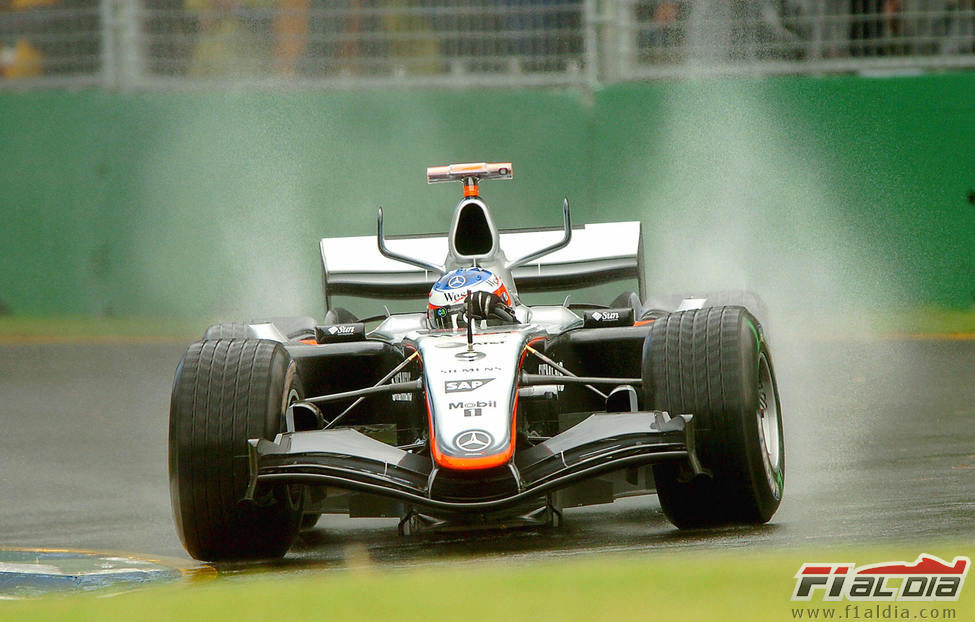 Kimi Räikkönen con el MP4-20 en el GP de Australia 2005