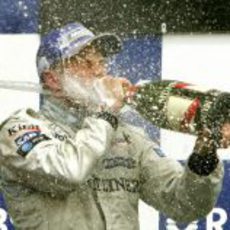 Räikkönen celebra su victoria en el GP de Canadá 2005