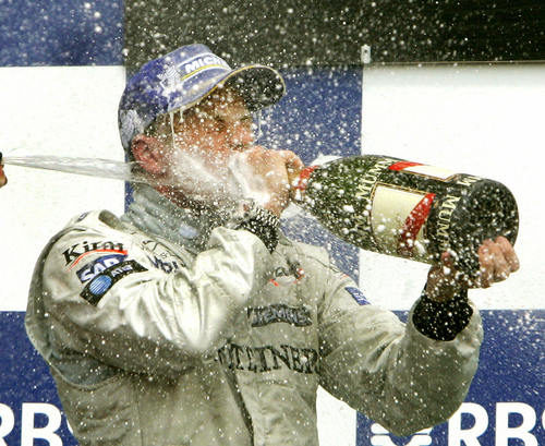 Räikkönen celebra su victoria en el GP de Canadá 2005