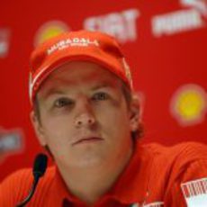 Kimi Räikkönen ficha por Ferrari para 2007