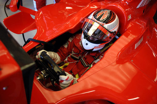 Kimi Räikkönen sentado en el Ferrari en el GP de Australia 2007