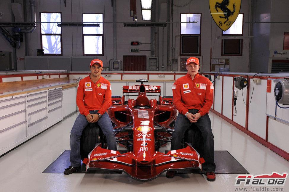 Felipe Massa y Kimi Räikkönen presentan el monoplaza de Ferrari para 2008