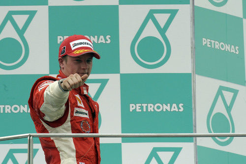 Kimi Räikkönen sube al podio de Malasia 2008
