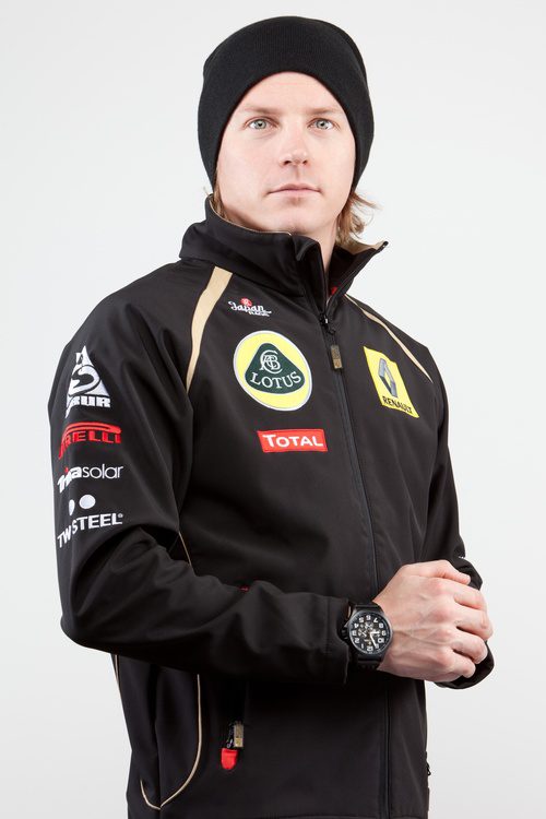 Kimi Räikkönen vestido con los colores de Lotus Renault GP