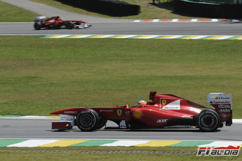 Los dos Ferrari en los entrenamientos del GP de Brasil 2011