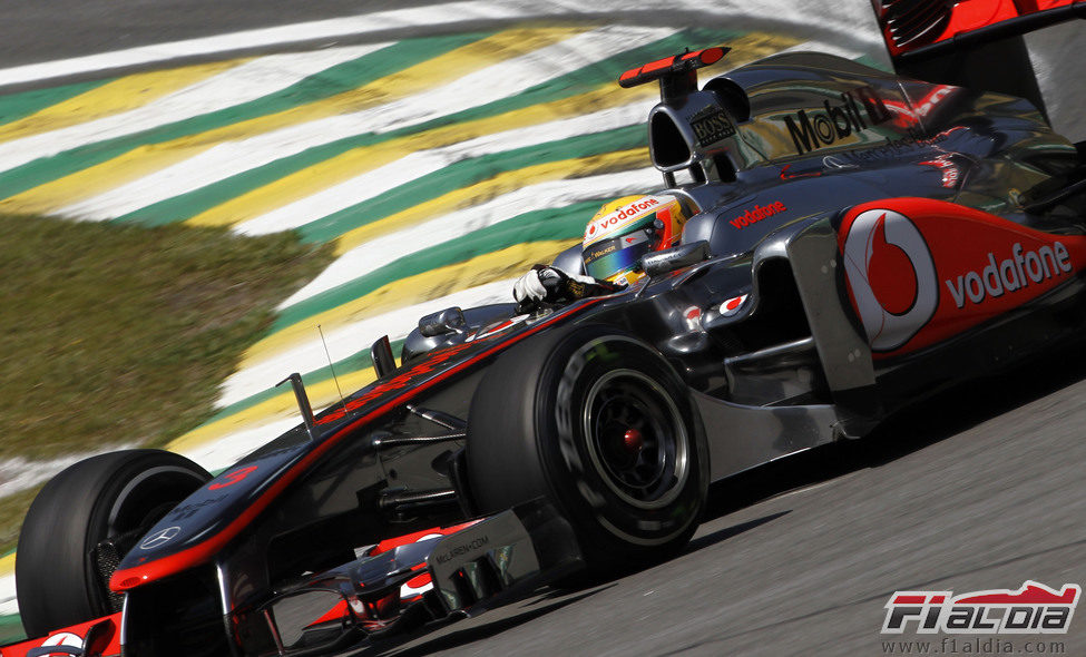 Lewis Hamilton en los entrenamientos del GP de Brasil 2011