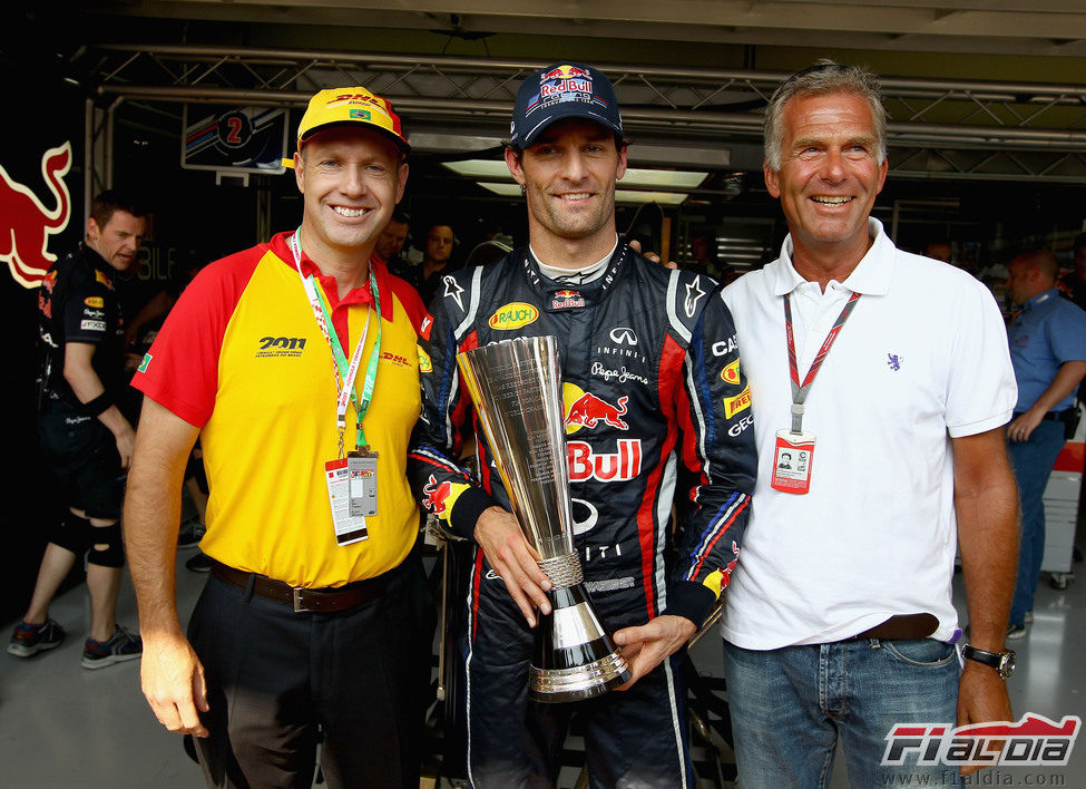 Mark Webber recibe el premio DHL de las vueltas rápidas