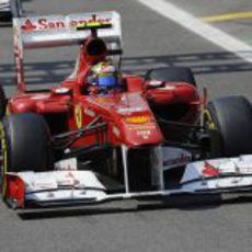 Felipe Massa entra en la calle de boxes durante la clasificación de Interlagos