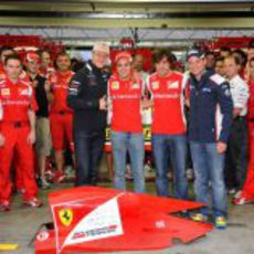 Michael Schumacher, Felipe Massa, Fernando Alonso y Rubens Barrichello en el box de Ferrari