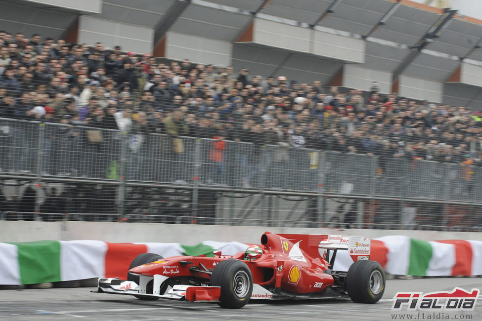 Giancarlo Fisichella en el Motorshow de Bolonia 2011