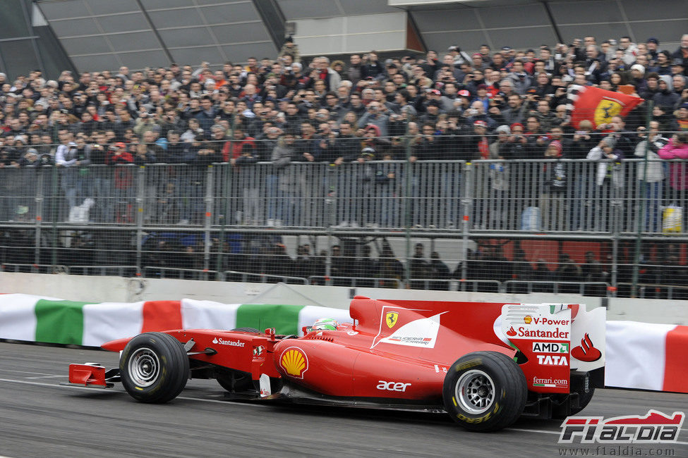 Fisichella en el F10 en Bolonia