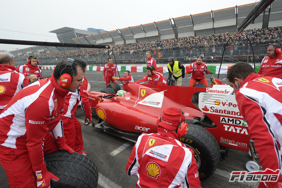 El F10 de Fisichella está listo para seguir con la exhibición en Bolonia