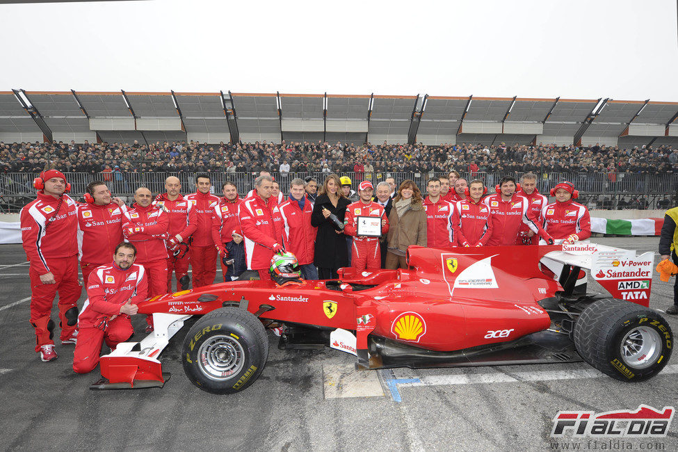 El equipo Ferrari se despide del Motorshow de Bolonia hasta el año próximo