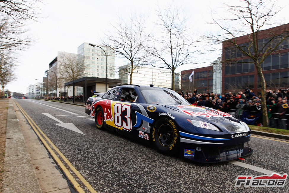 El NASCAR pilotado por David Coulthard en Milton Keynes