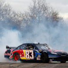 David Coulthard con el NASCAR en la exhibición de Red Bull