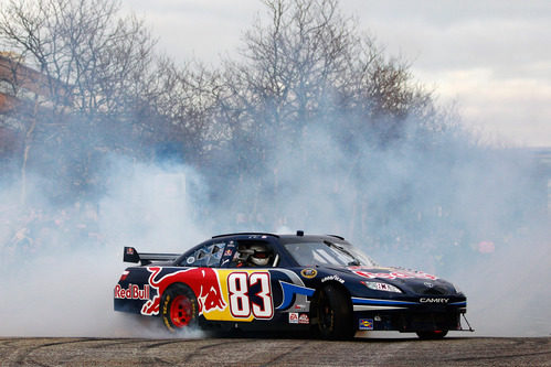 David Coulthard con el NASCAR en la exhibición de Red Bull