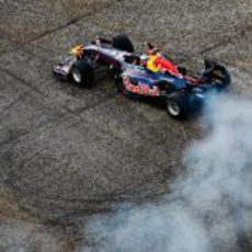 Espectacular imagen de Vettel con el RB5