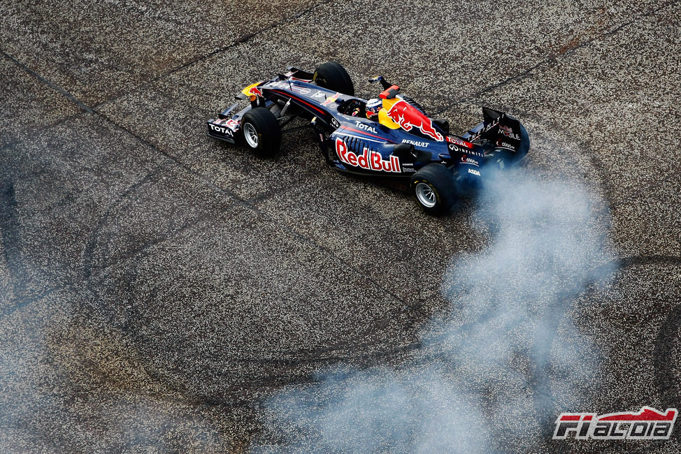 Espectacular imagen de Vettel con el RB5