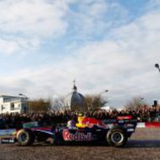 Muchos fans viendo a Mark Webber en la exhibición