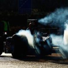 Webber quema rueda en la exhibición de Red Bull