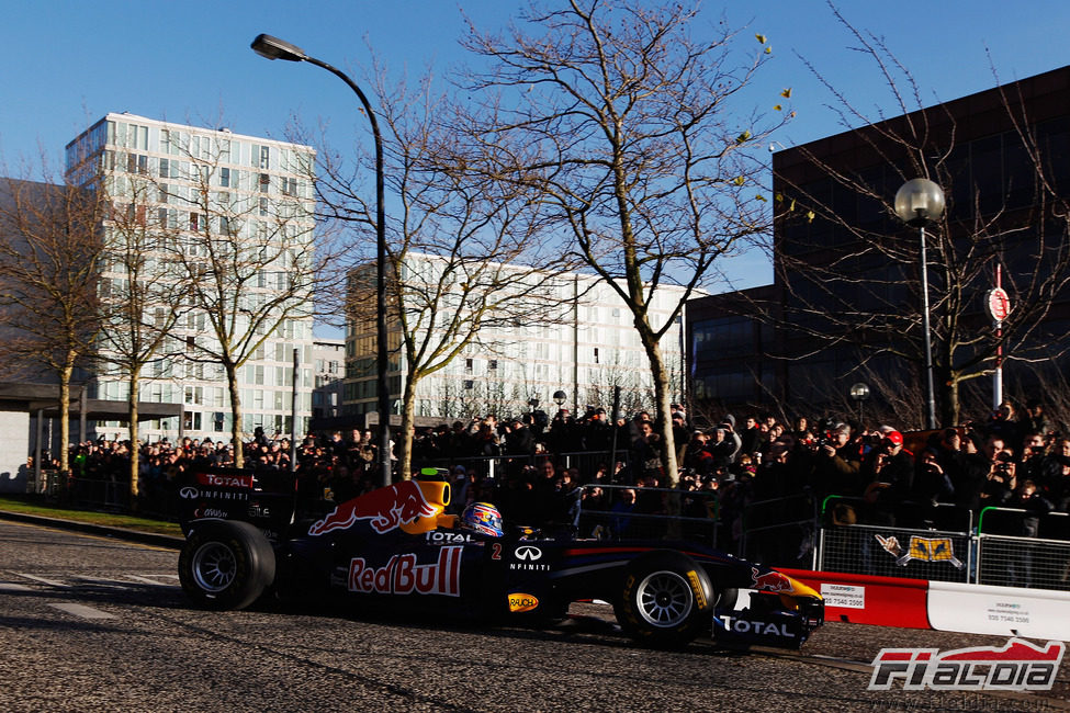 Los fans hacen miles de fotos a Mark Webber