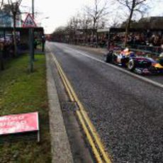 Webber rueda en Milton Keynes con el RB5