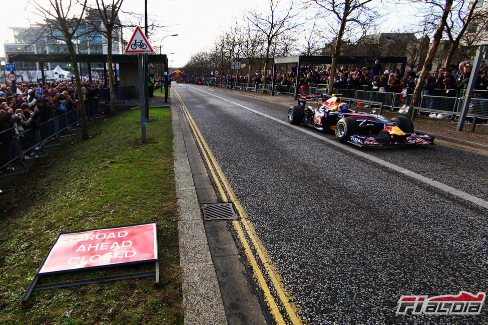 Webber rueda en Milton Keynes con el RB5