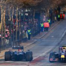 Vettel y Webber se cruzan en la "pista" de Milton Keynes